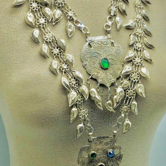 Vintage Bib Necklace With Two Layers Pendants and Leaf Style Tassels - Picture 5 of 10